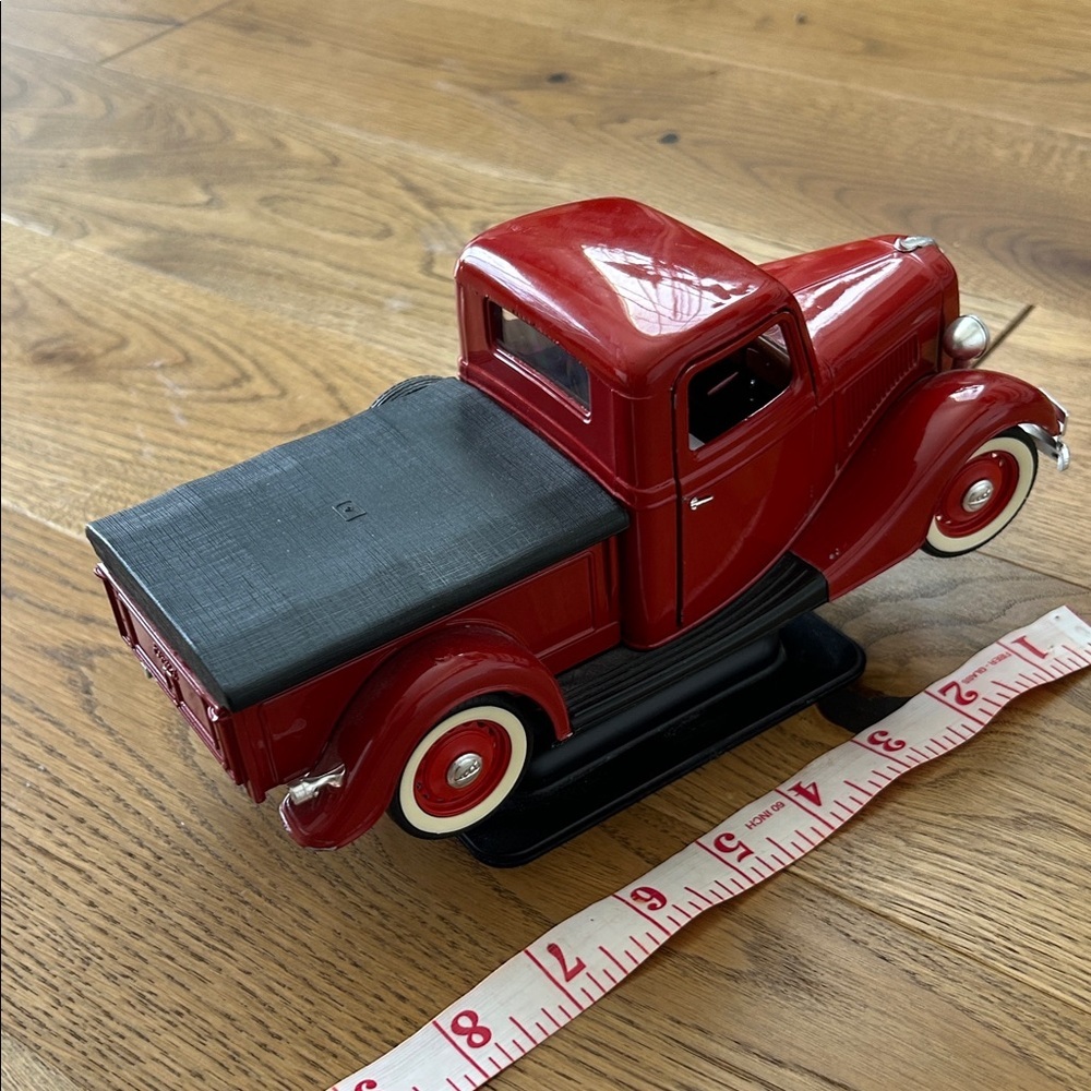 Vintage 1934 plate v8 Red Model FORD Truck - Picture 8 of 15